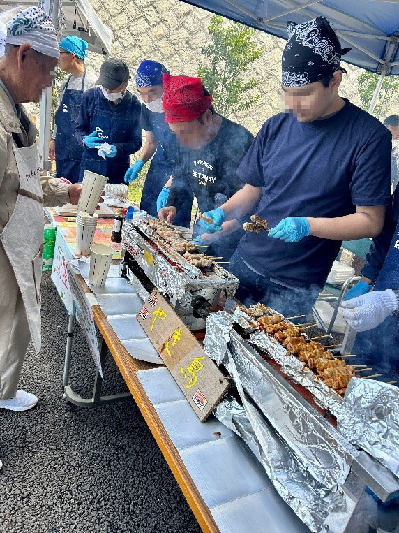 ドン・ボスコ会は、焼き鳥、焼きそば、焼きパイナップル
